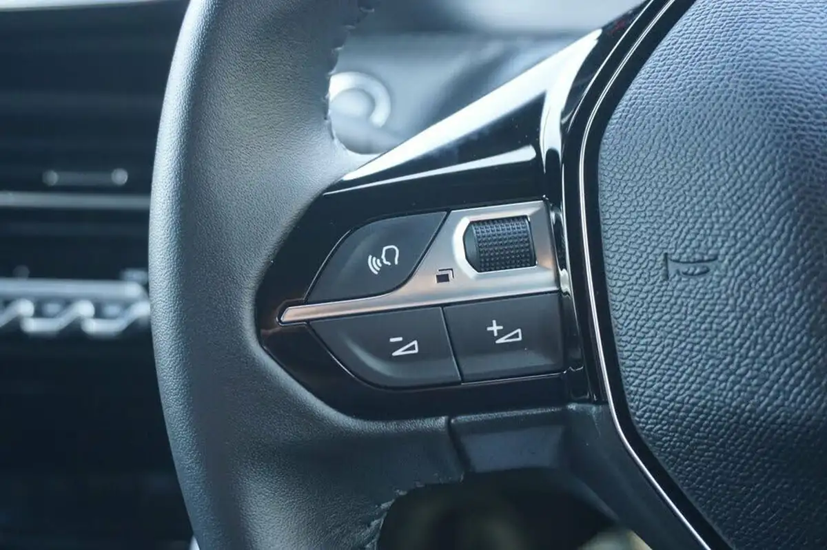 2023-peugeot-2008-suv-e-allure-big-23