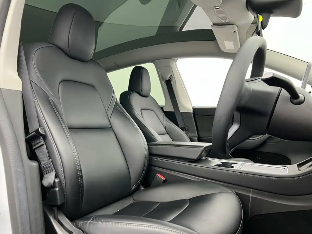 2022-tesla-model-y-e-long-range-big-11