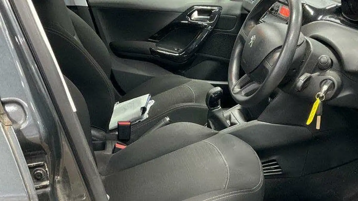 2013-peugeot-208-12-access-5d-big-4