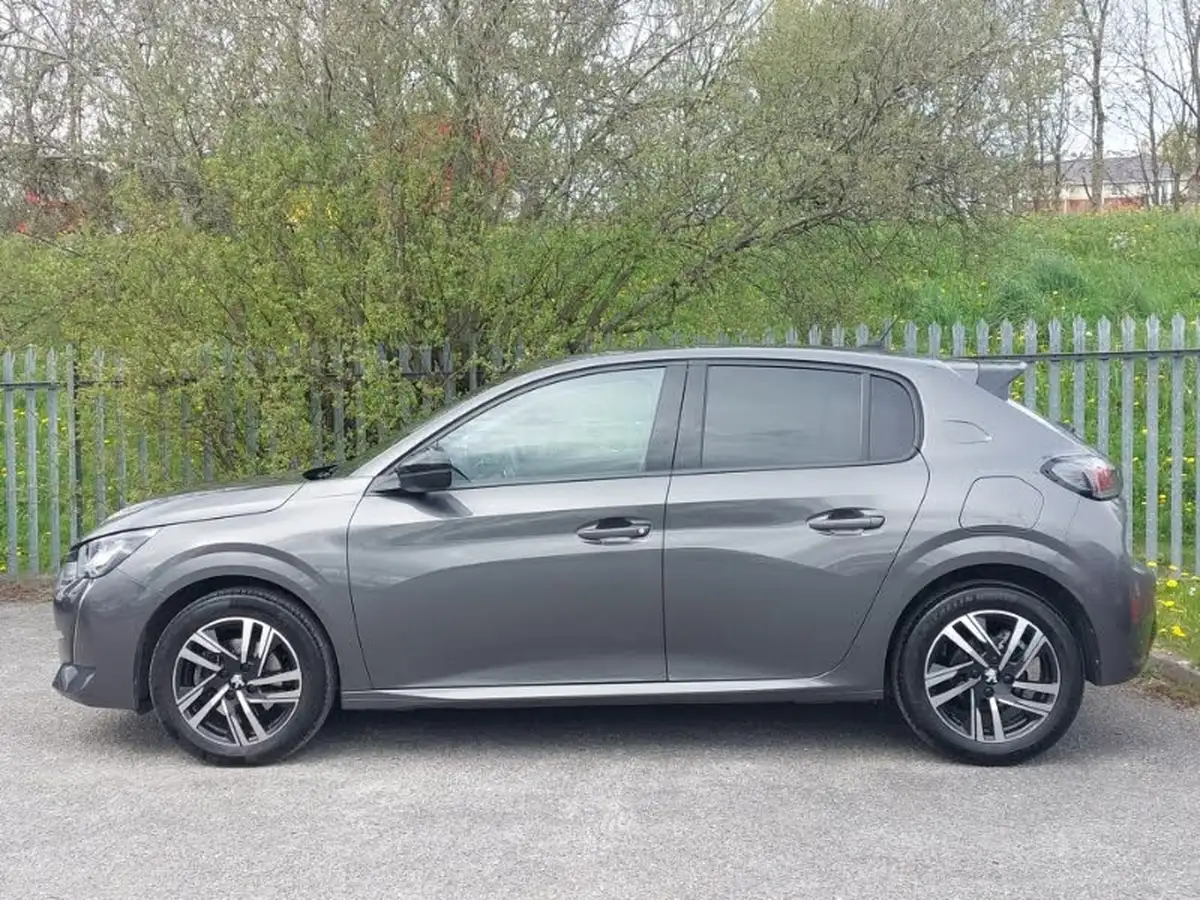 2023-peugeot-208-12-puretech-allure-premium-100ps-eat8-big-3