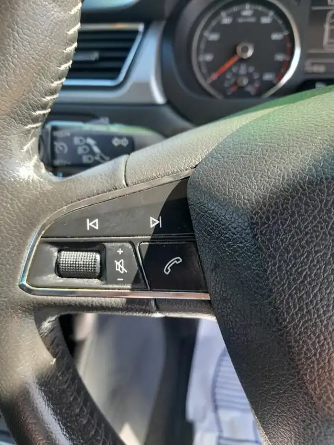 2014-seat-toledo-12-i-tech-big-18