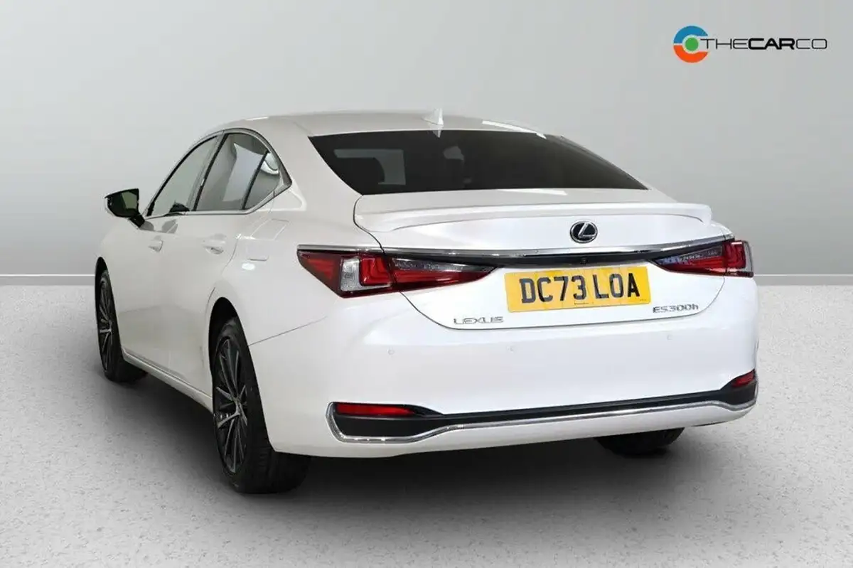 2024-lexus-es-300h-big-3