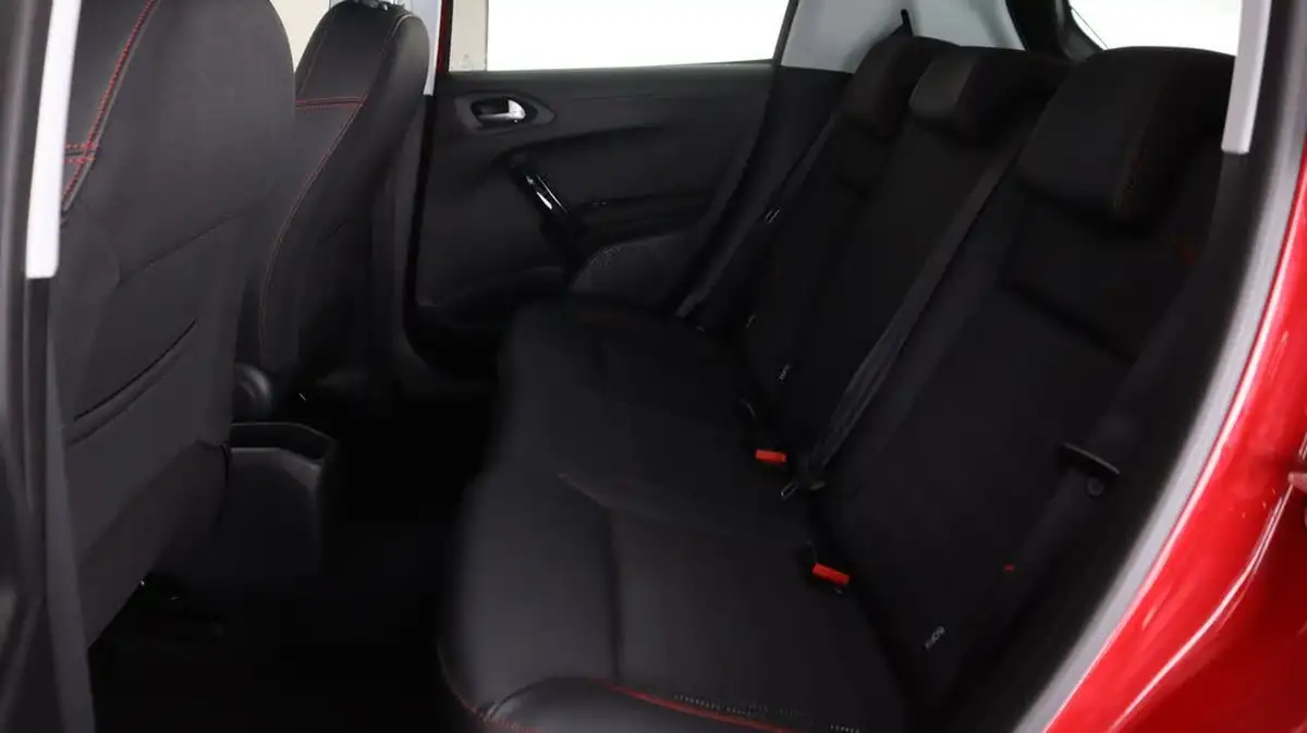 2019-peugeot-208-12-puretech-gt-line-110bhp-big-16