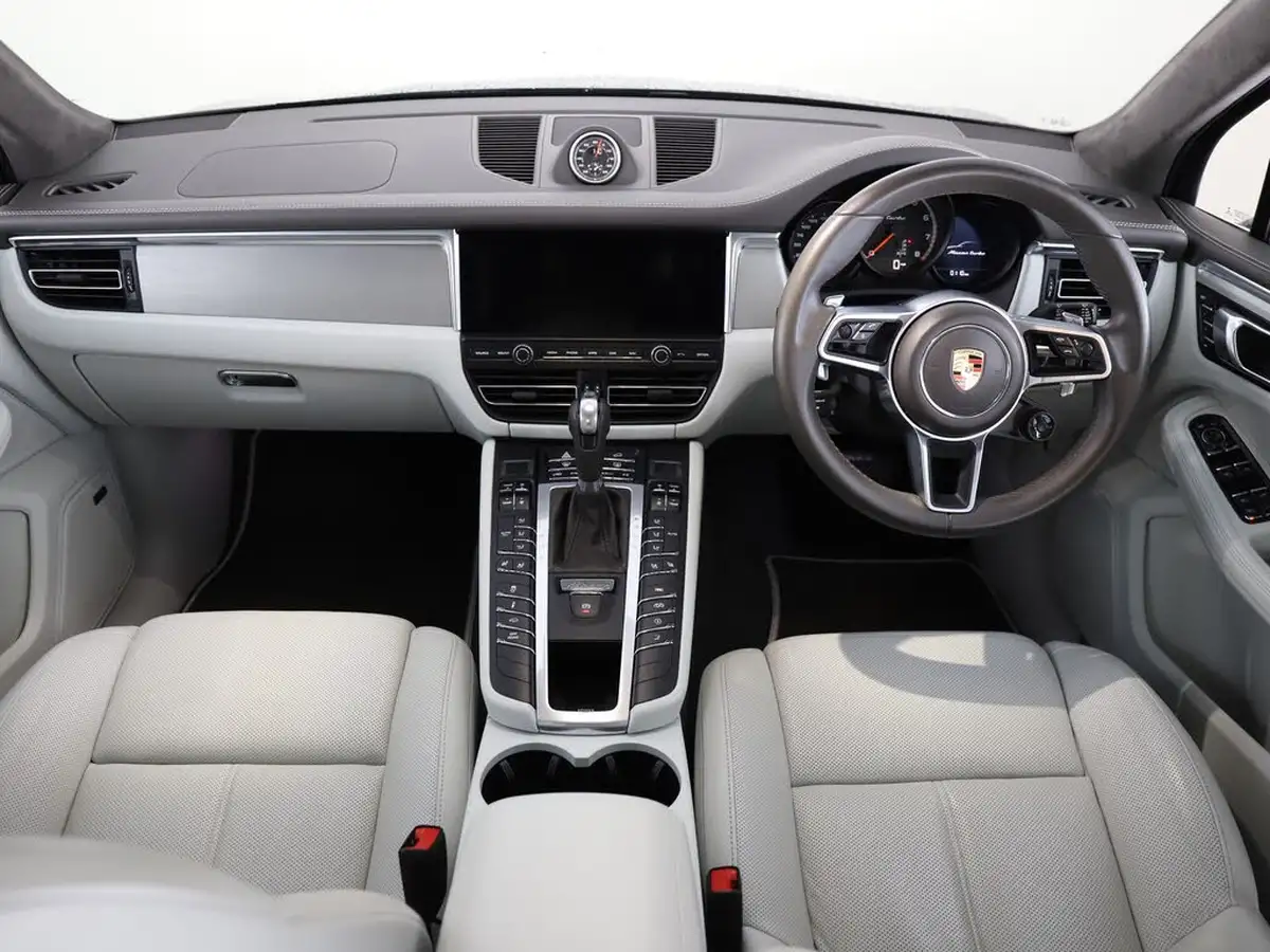 2021-porsche-macan-29-turbo-big-8