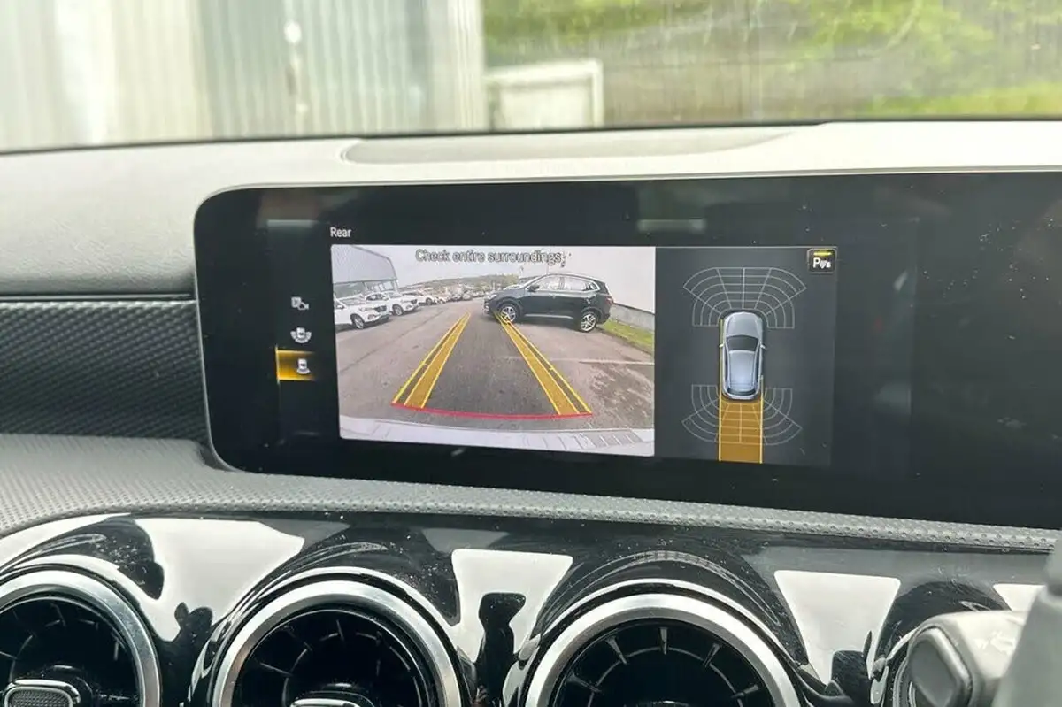 2020-mercedes-benz-a-class-15d-a180d-sport-executive-hatchback-5d-big-26