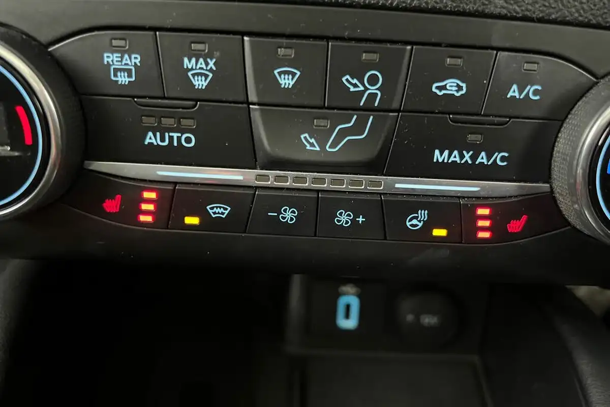 2019-ford-focus-20-vignale-hatchback-auto-big-30