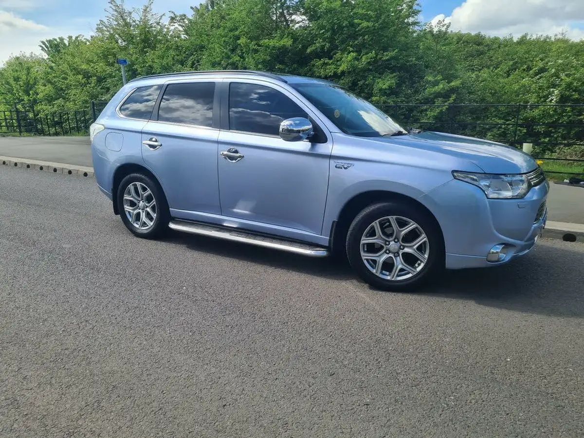 2015-mitsubishi-outlander-20-gx4h-phev-big-4
