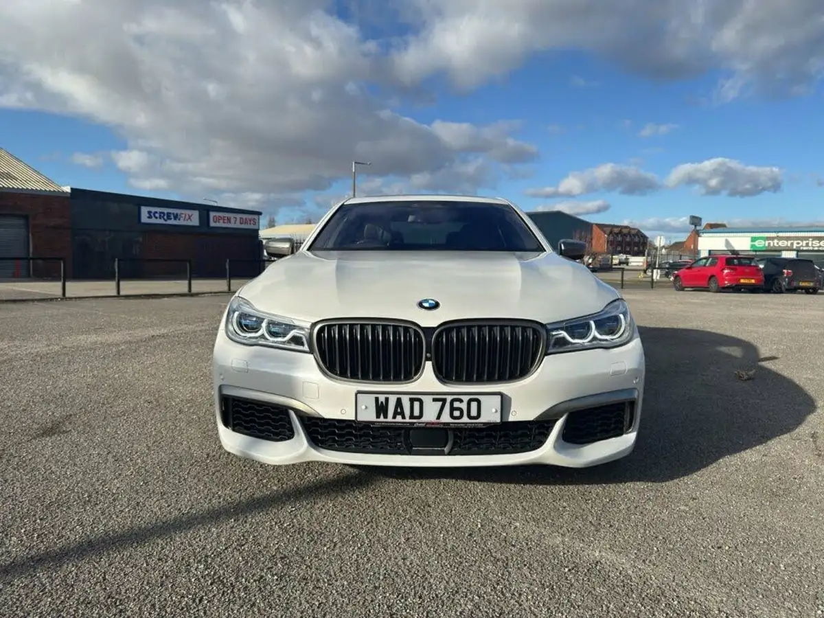2018-bmw-7-series-66-m760li-big-10