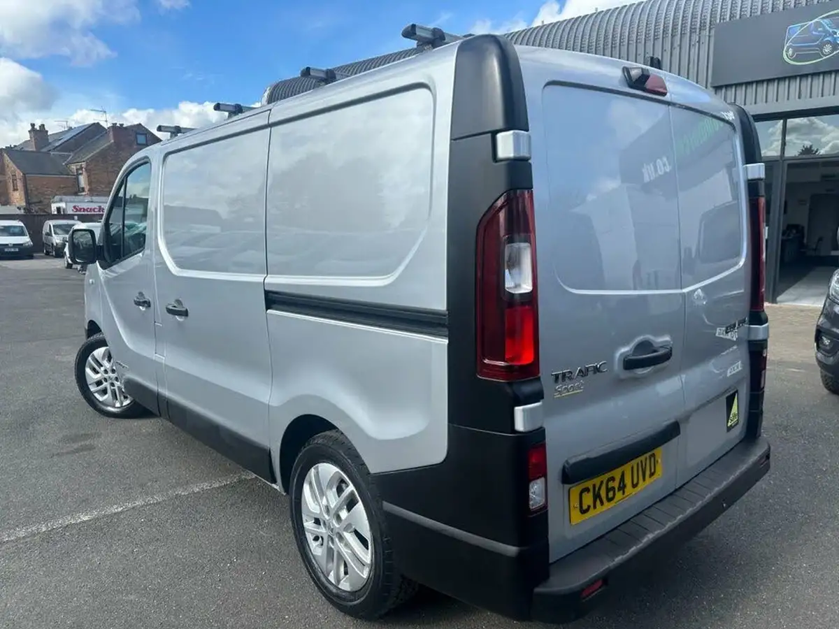 2015-renault-trafic-16dci-sl27-120-sport-low-roof-van-big-40