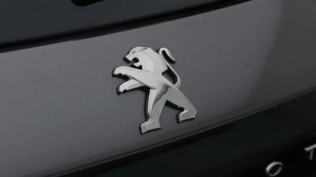 2023-peugeot-208-12-puretech-allure-premium-100ps-big-19