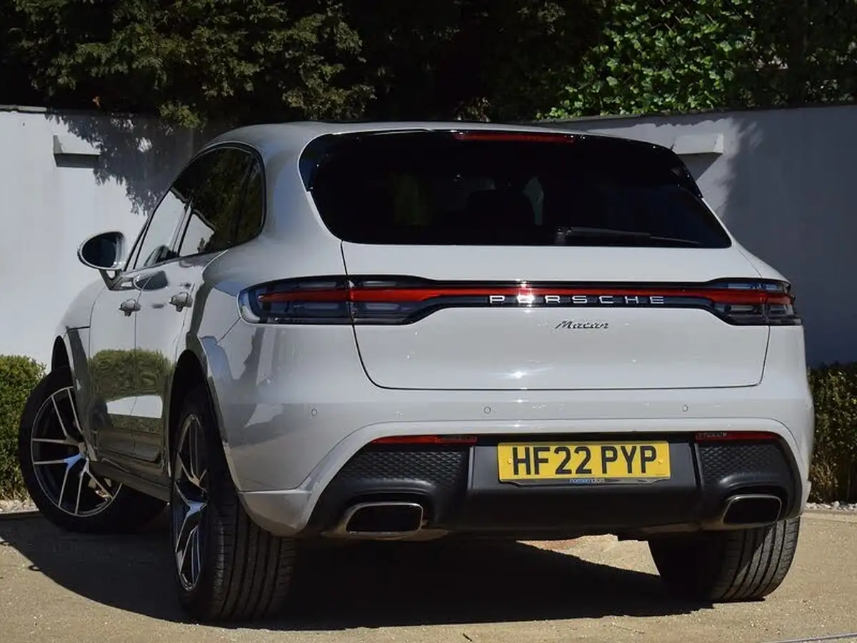 2022-porsche-macan-20-big-1