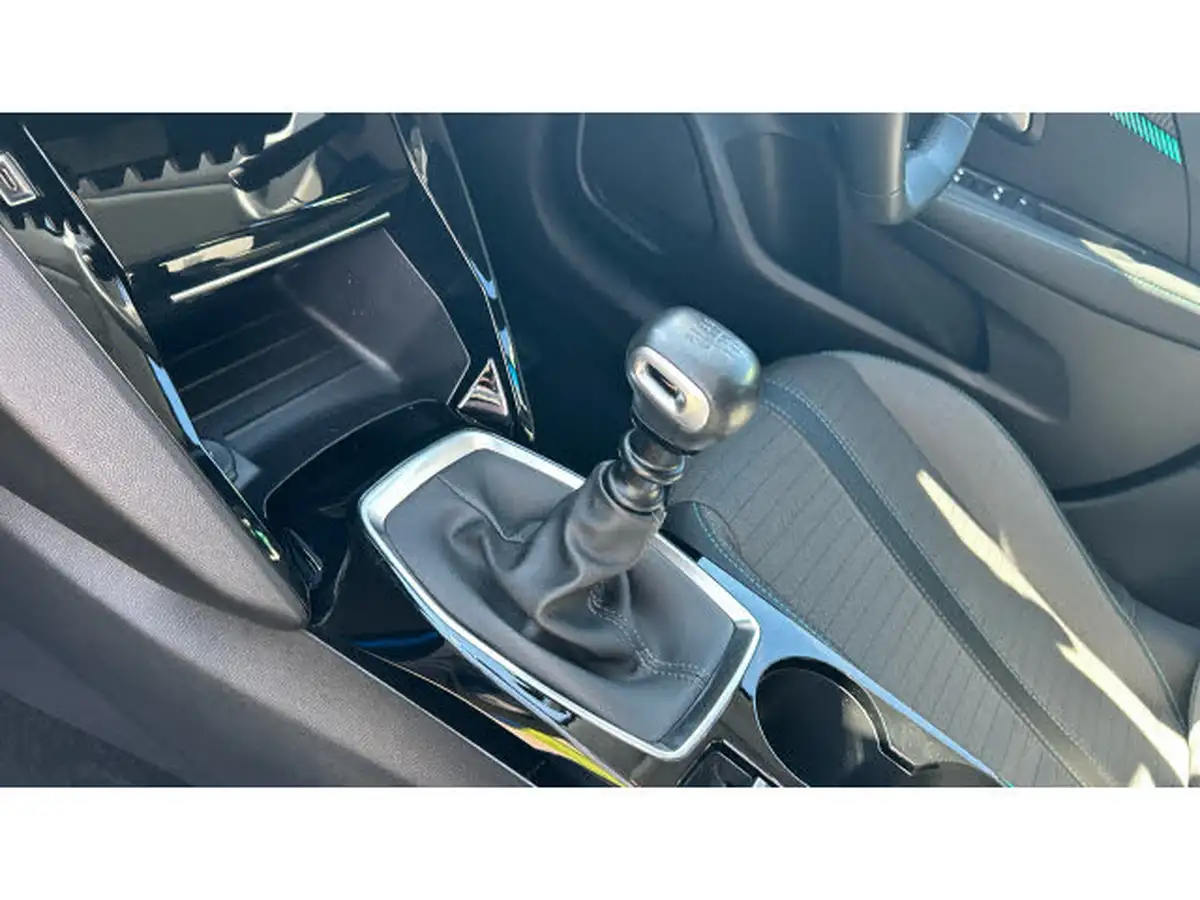2021-peugeot-208-12-puretech-allure-premium-100bhp-big-12
