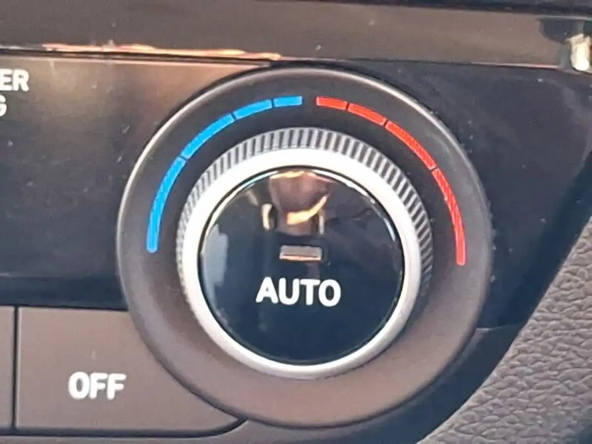 2022-hyundai-i10-12-premium-auto-big-16