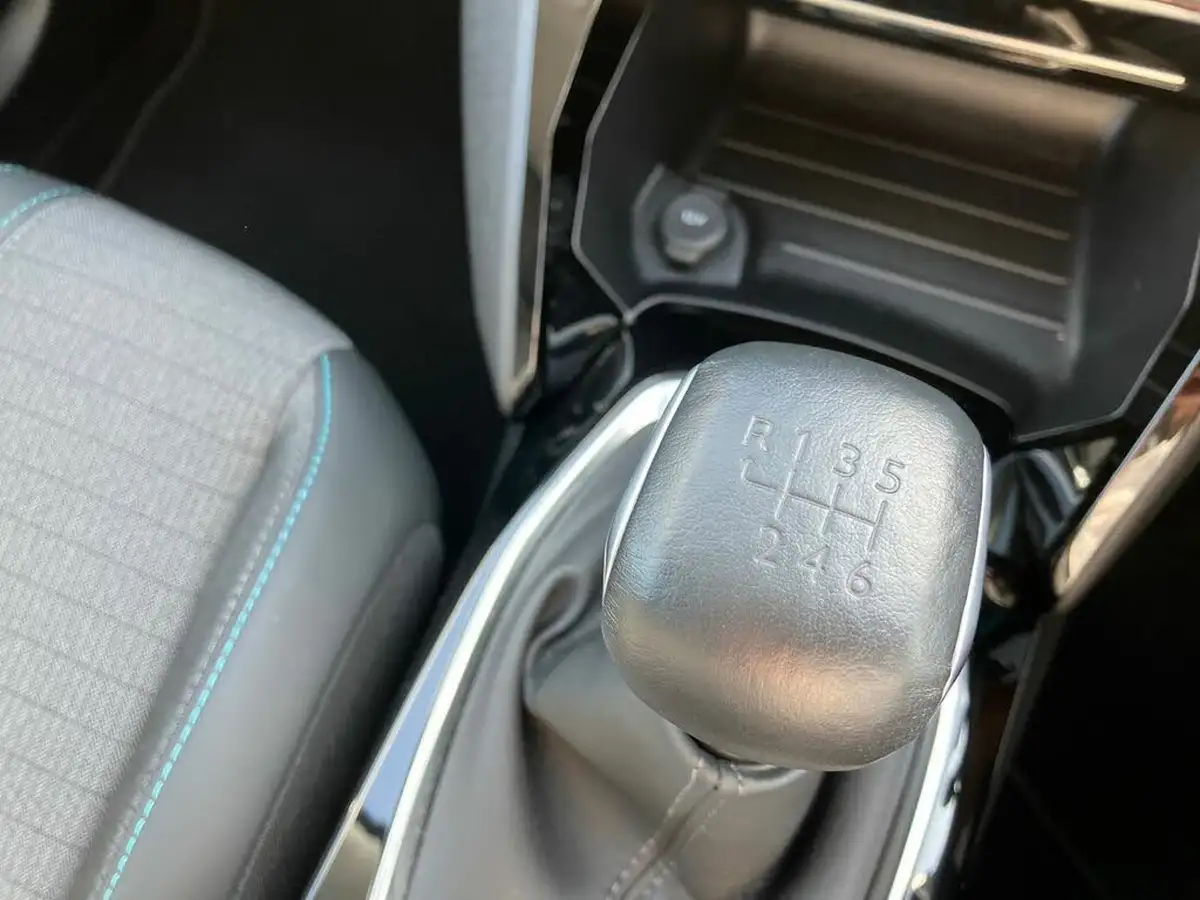 2022-peugeot-2008-suv-12-puretech-allure-premium-100bhp-big-34