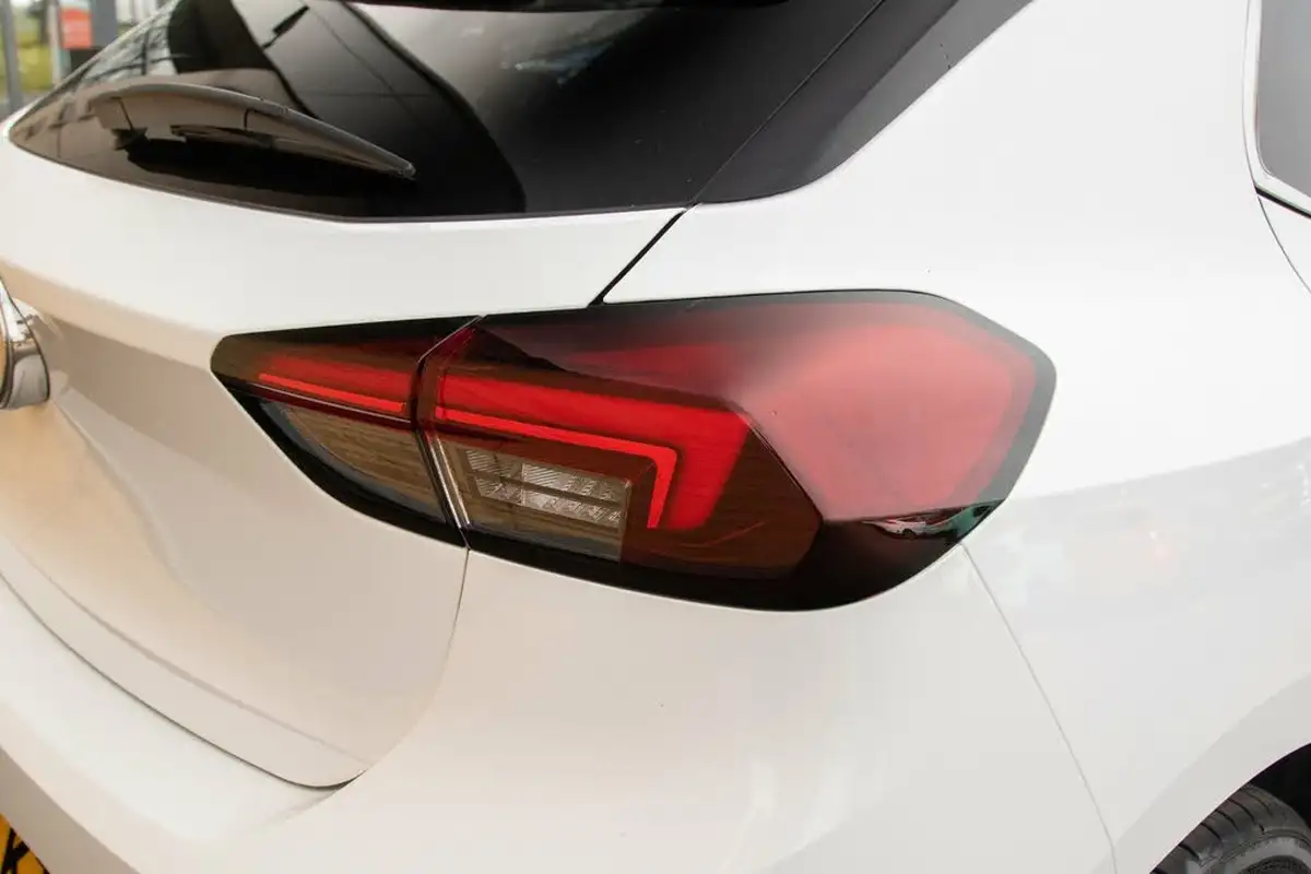 2022-vauxhall-corsa-e-elite-premium-big-9
