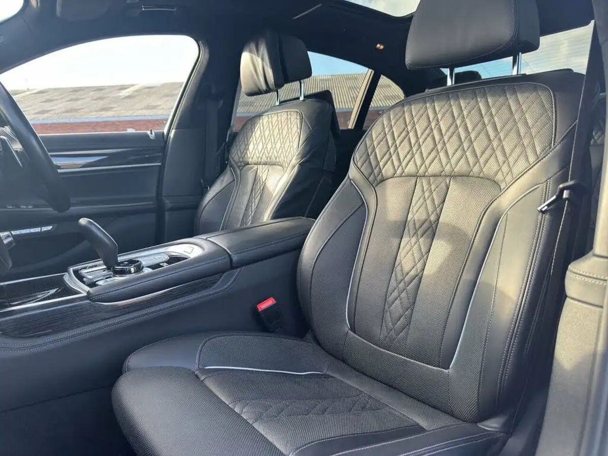 2018-bmw-7-series-66-m760li-big-34