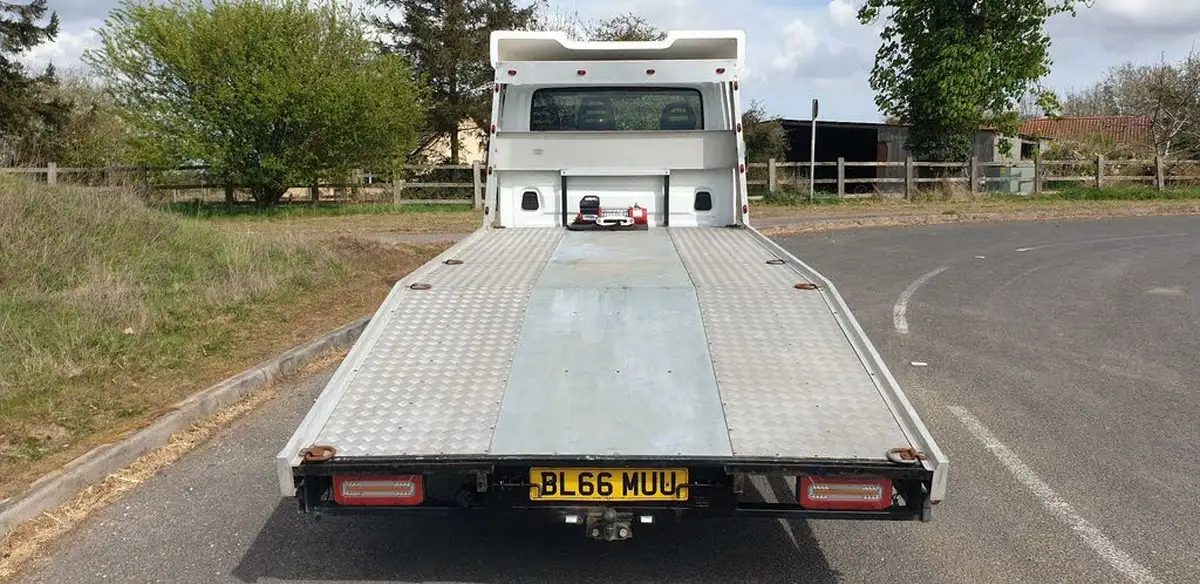 2016-iveco-daily-s-class-23td-35s11-4100-big-3