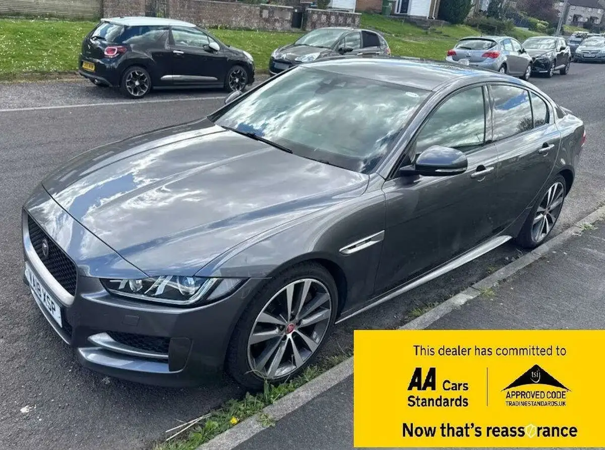 2018-jaguar-xe-20i-r-sport-250ps-1997cc-big-7