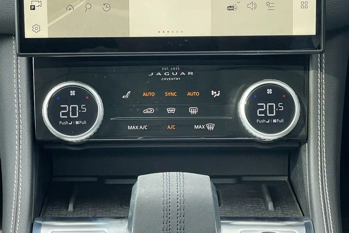 2024-jaguar-f-pace-20-d200-r-dynamic-hse-black-big-15