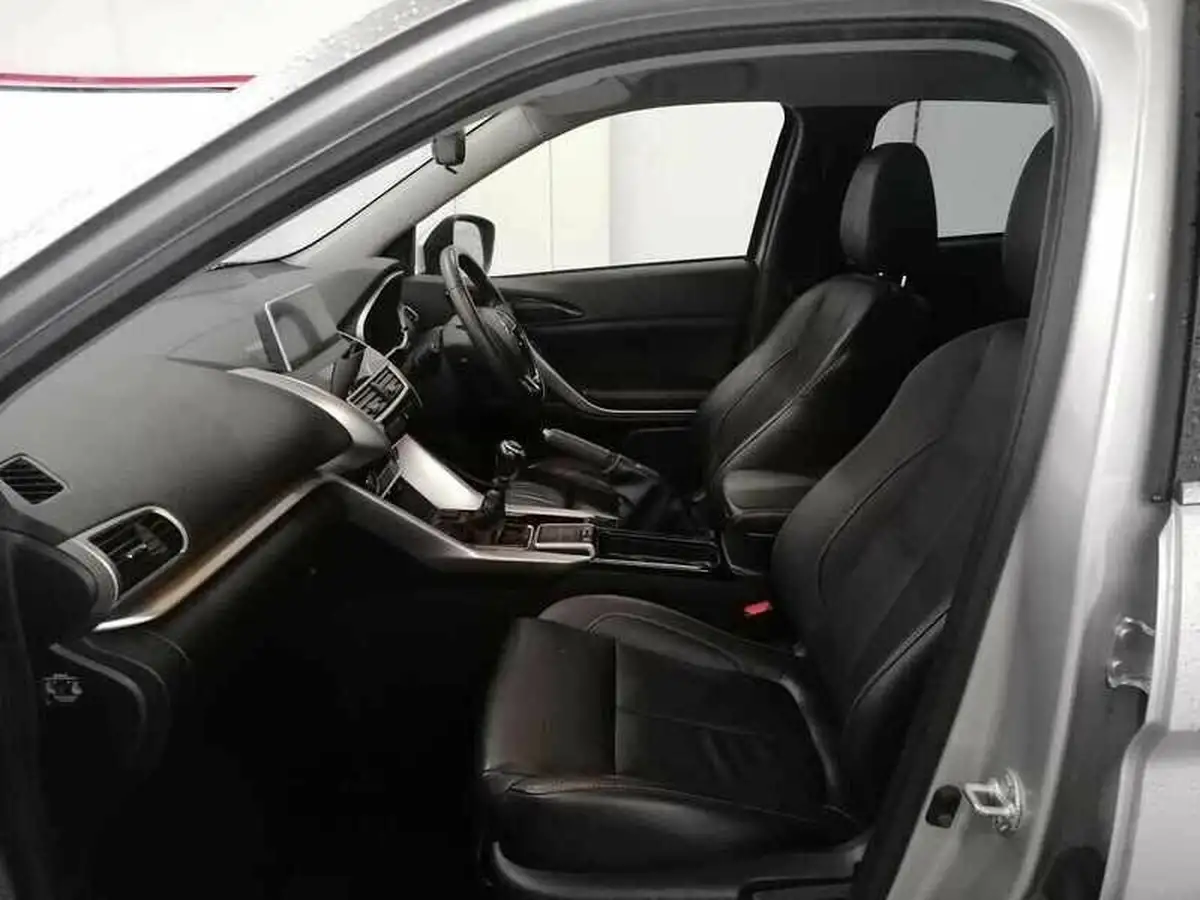 2018-mitsubishi-eclipse-cross-15-4-big-14
