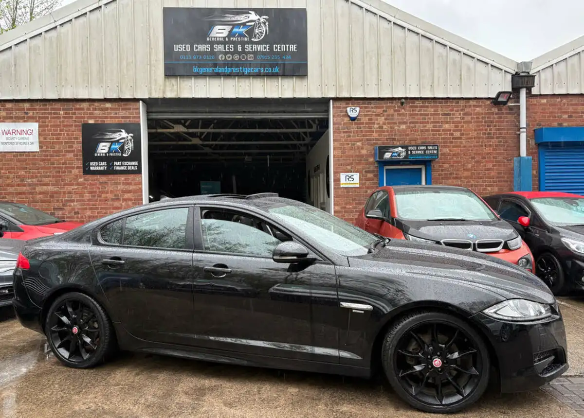 2015-jaguar-xf-22td-r-sport-black-saloon-4d-big-0