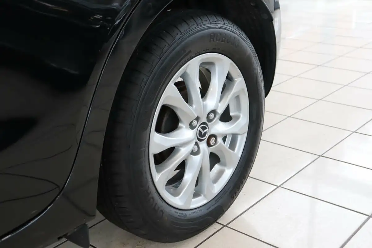 2019-mazda-mazda2-15-se-big-79