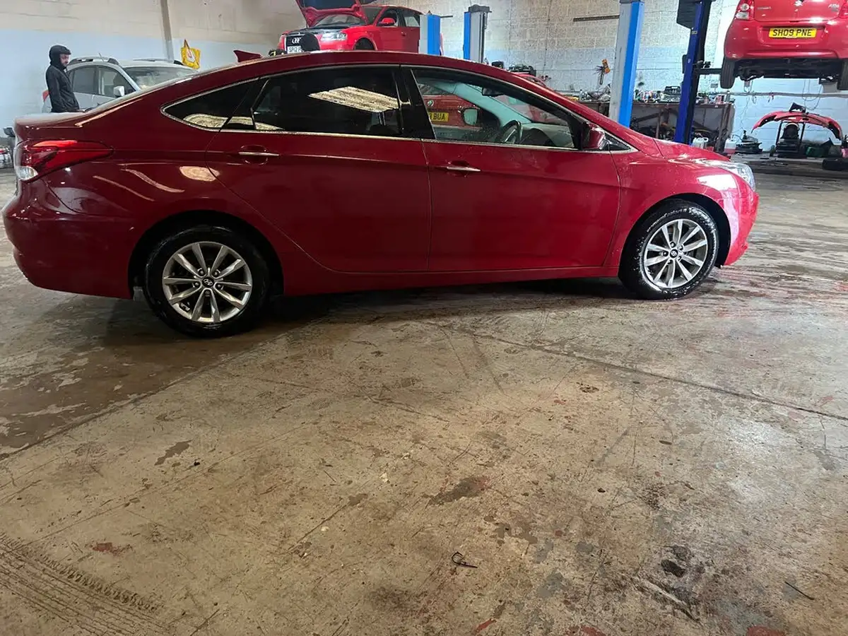 2016-hyundai-i40-17crdi-se-nav-115ps-saloon-4d-big-5