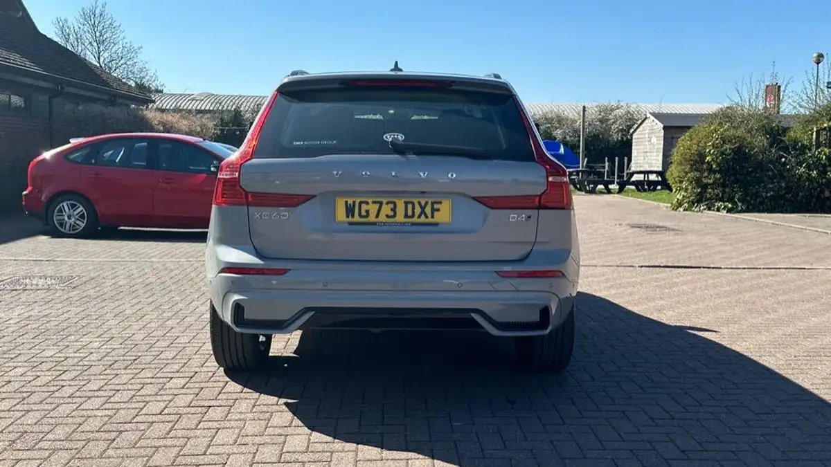 2023-volvo-xc60-20td-b4-plus-big-12