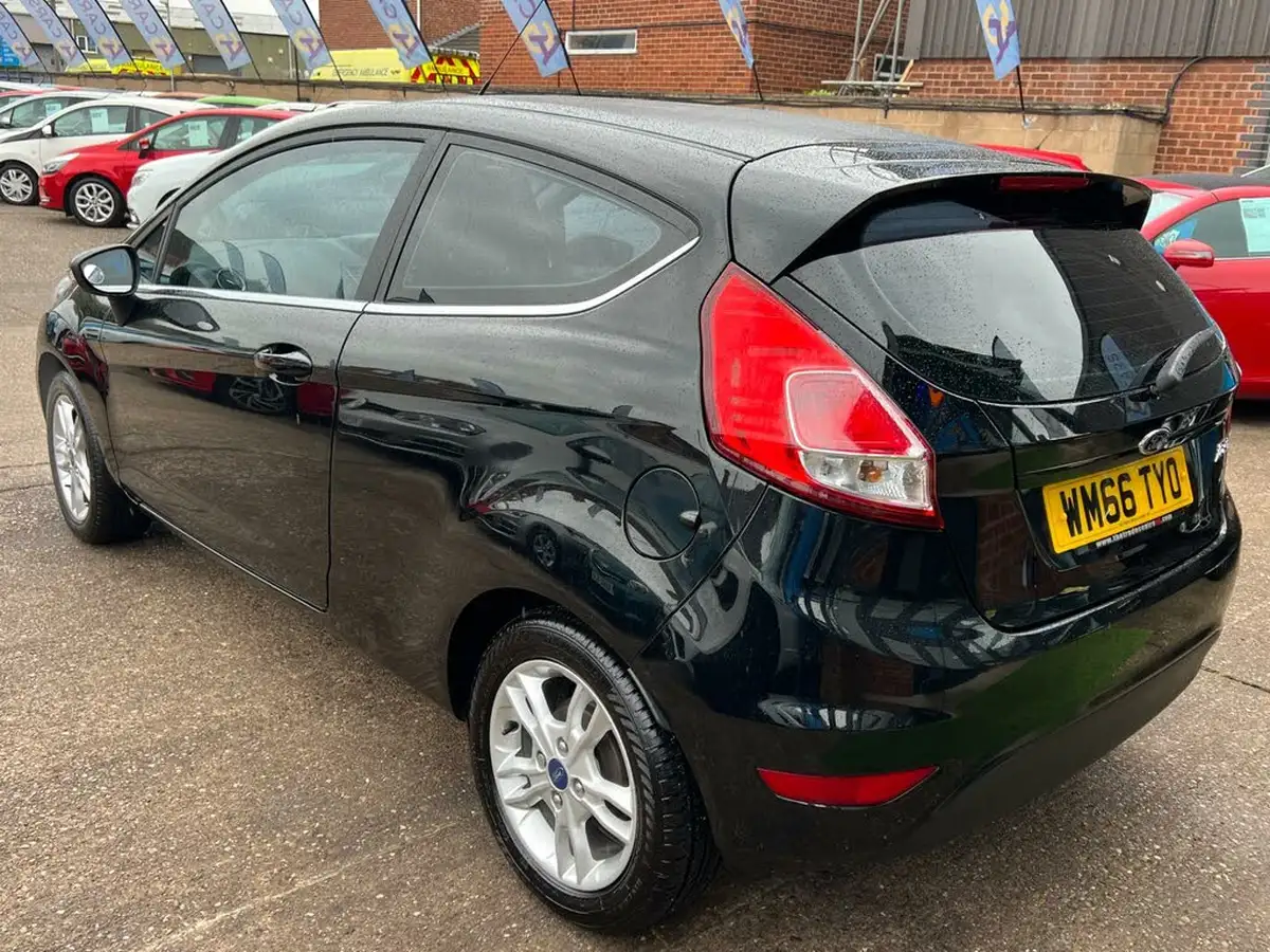 2016-ford-fiesta-125-zetec-3d-big-10
