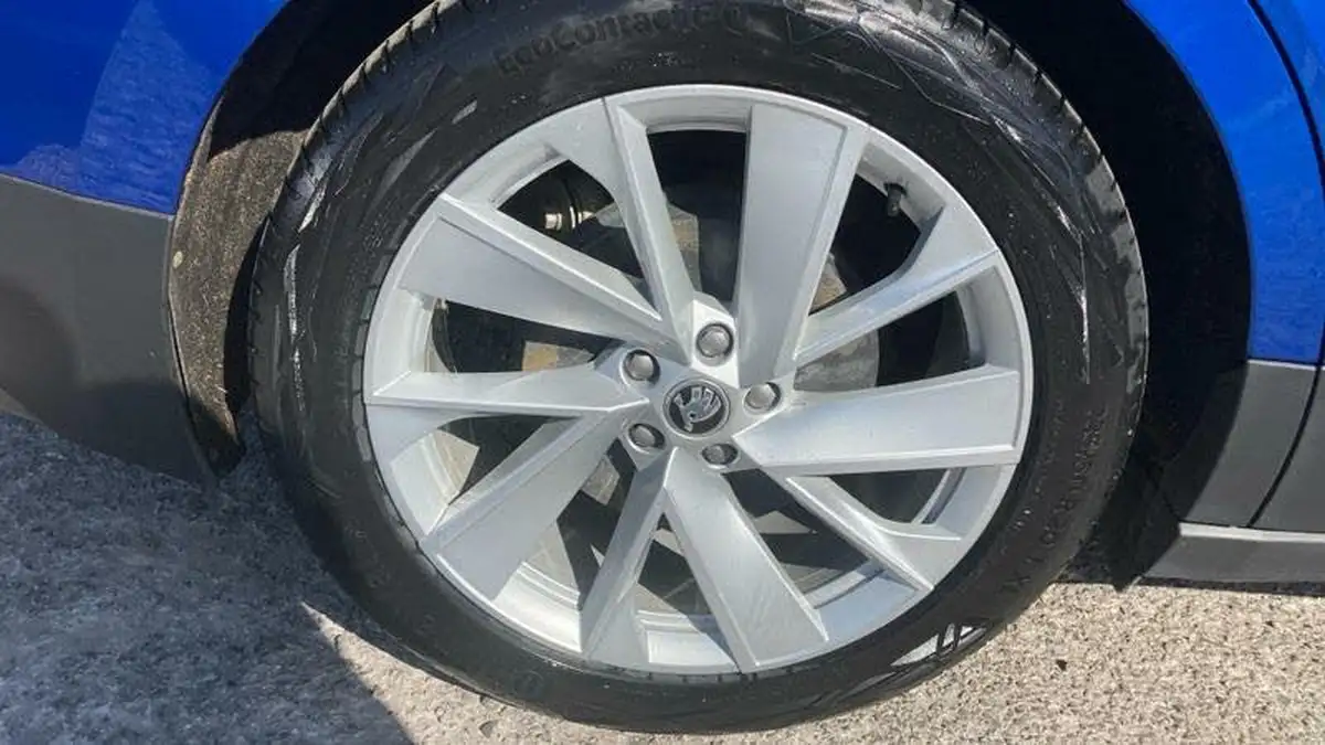 2021-skoda-enyaq-e-60-loft-62-kwh-big-8