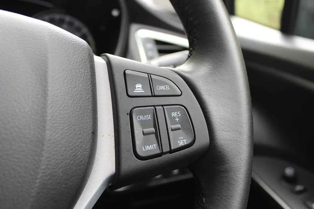 2022-suzuki-s-cross-15-ultra-big-17