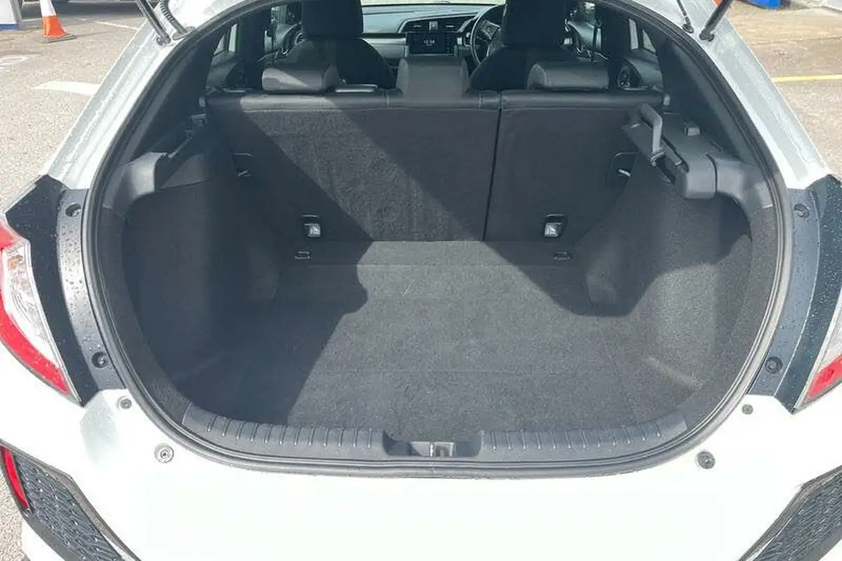 2018-honda-civic-15-vtec-turbo-sport-plus-cvt-big-20