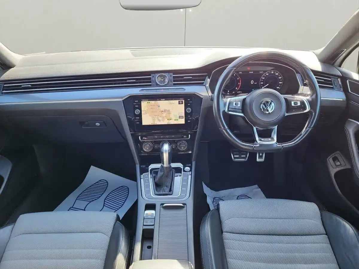 2018-volkswagen-passat-14-tsi-r-line-150ps-saloon-4d-dsg-big-3