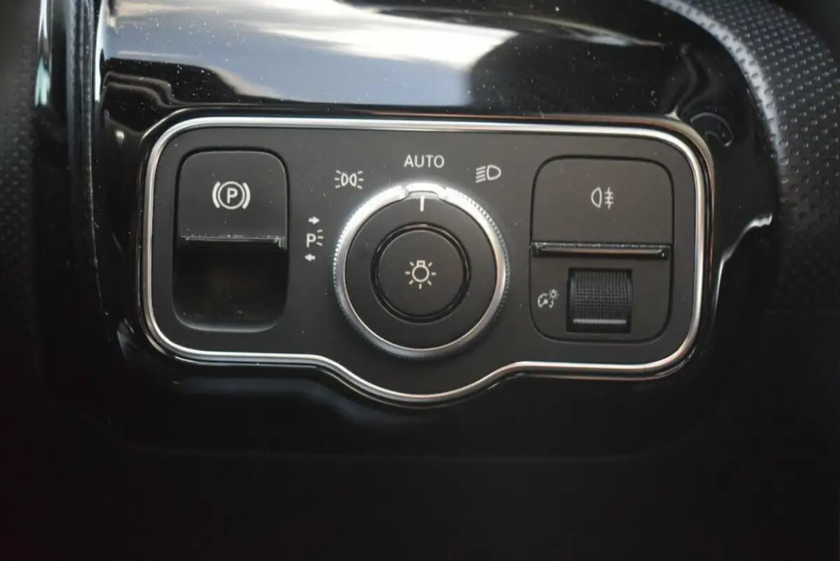 2018-mercedes-benz-a-class-15d-a180d-amg-line-116ps-premiumss-hatchback-5d-7g-dct-big-18