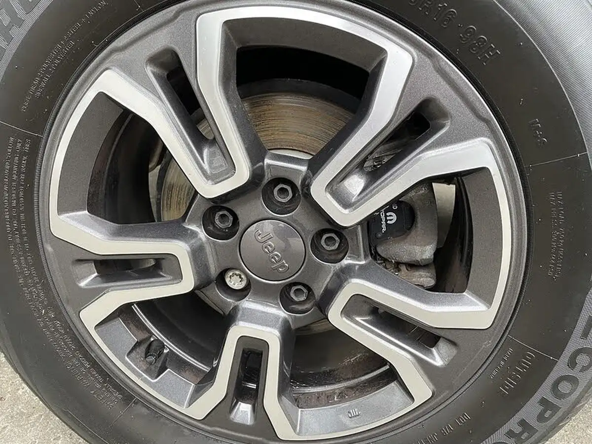 2019-jeep-renegade-10-gse-sport-big-48
