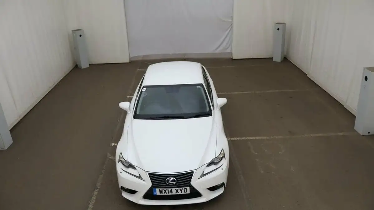 2014-lexus-is-300h-25-luxury-big-5