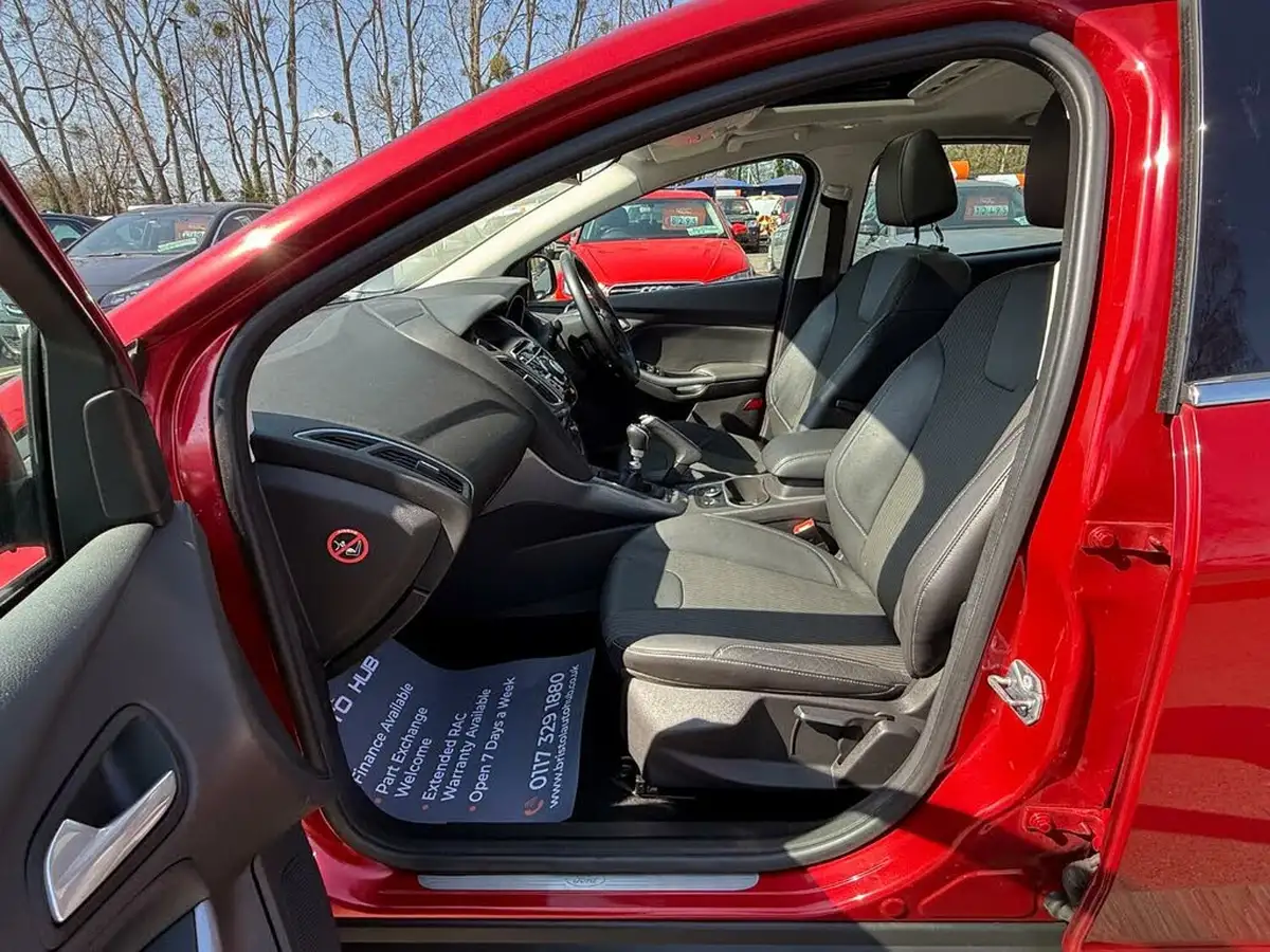 2013-ford-focus-16-titanium-x-182ps-hatchback-big-39