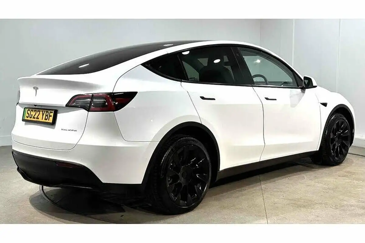 2022-tesla-model-y-e-long-range-big-5