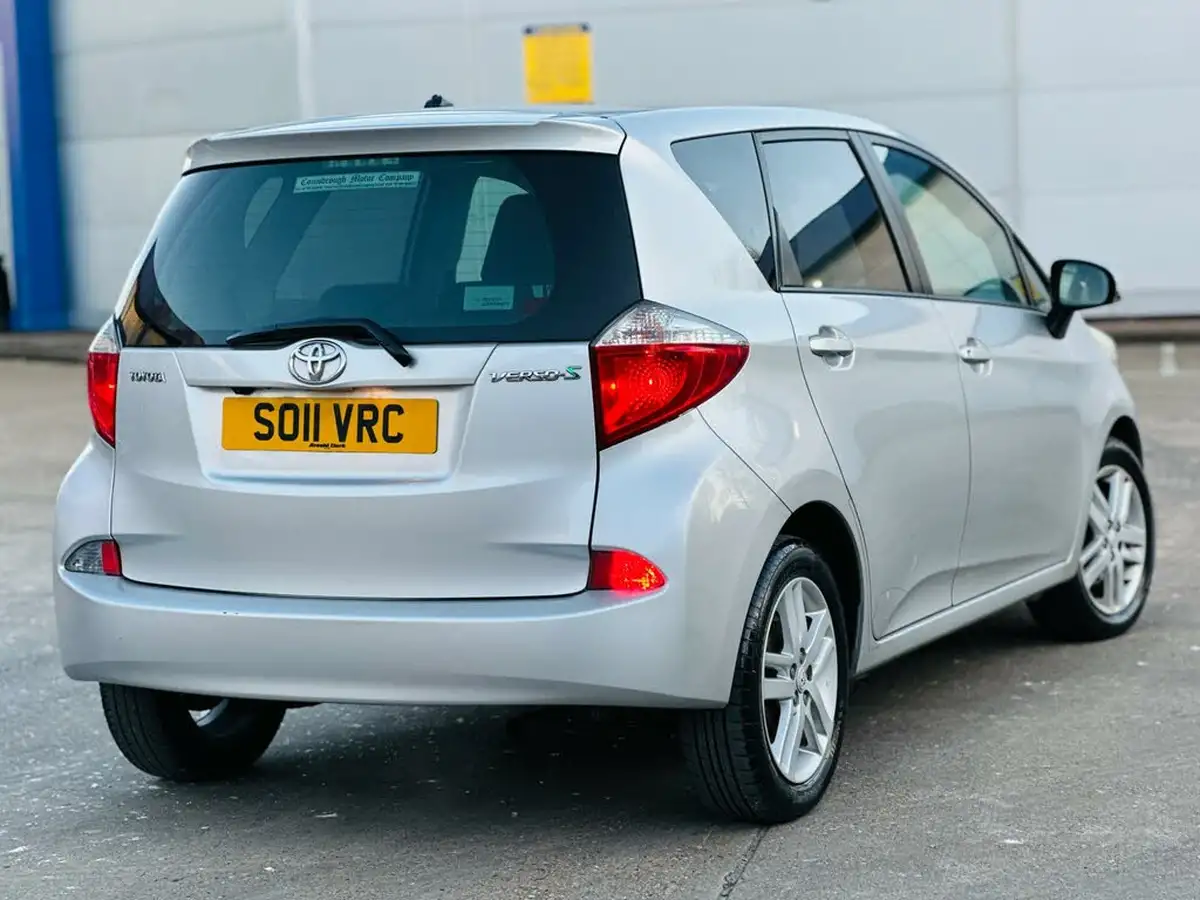 2011-toyota-verso-s-133-t-spirit-big-36