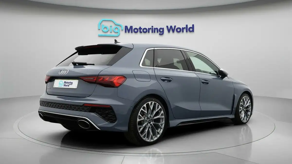 2022-audi-rs3-25-tfsi-sportback-5d-big-30