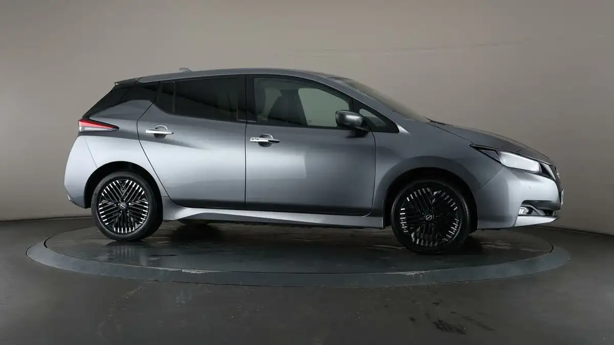 2022-nissan-leaf-e-e-tekna-59kwh-big-51