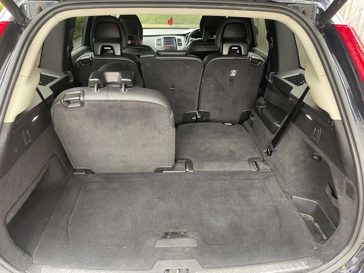 2016-volvo-xc90-20td-momentum-big-19