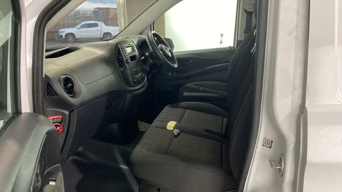 2020-mercedes-benz-vito-e-pure-l2-big-32
