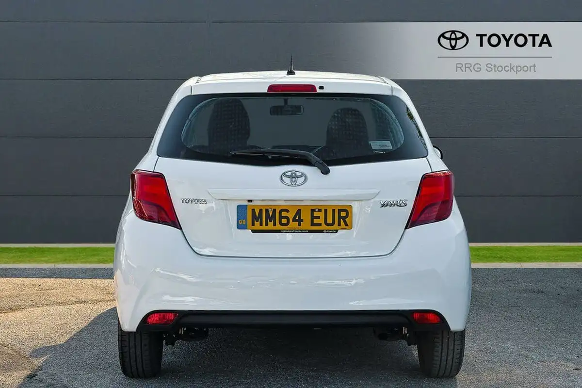 2015-toyota-yaris-133-icon-vvt-i-3d-big-18