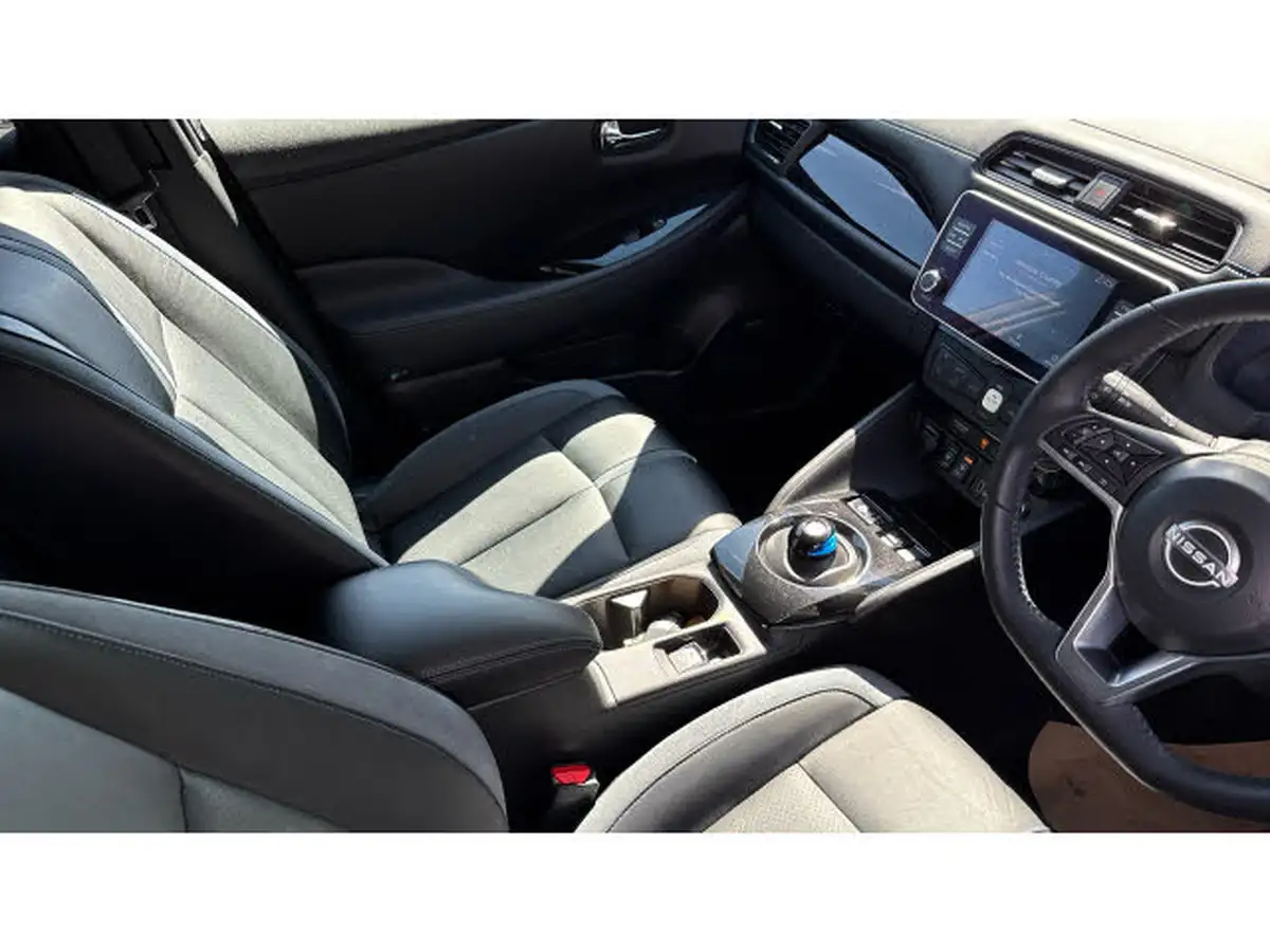 2022-nissan-leaf-e-tekna-39kwh-big-13