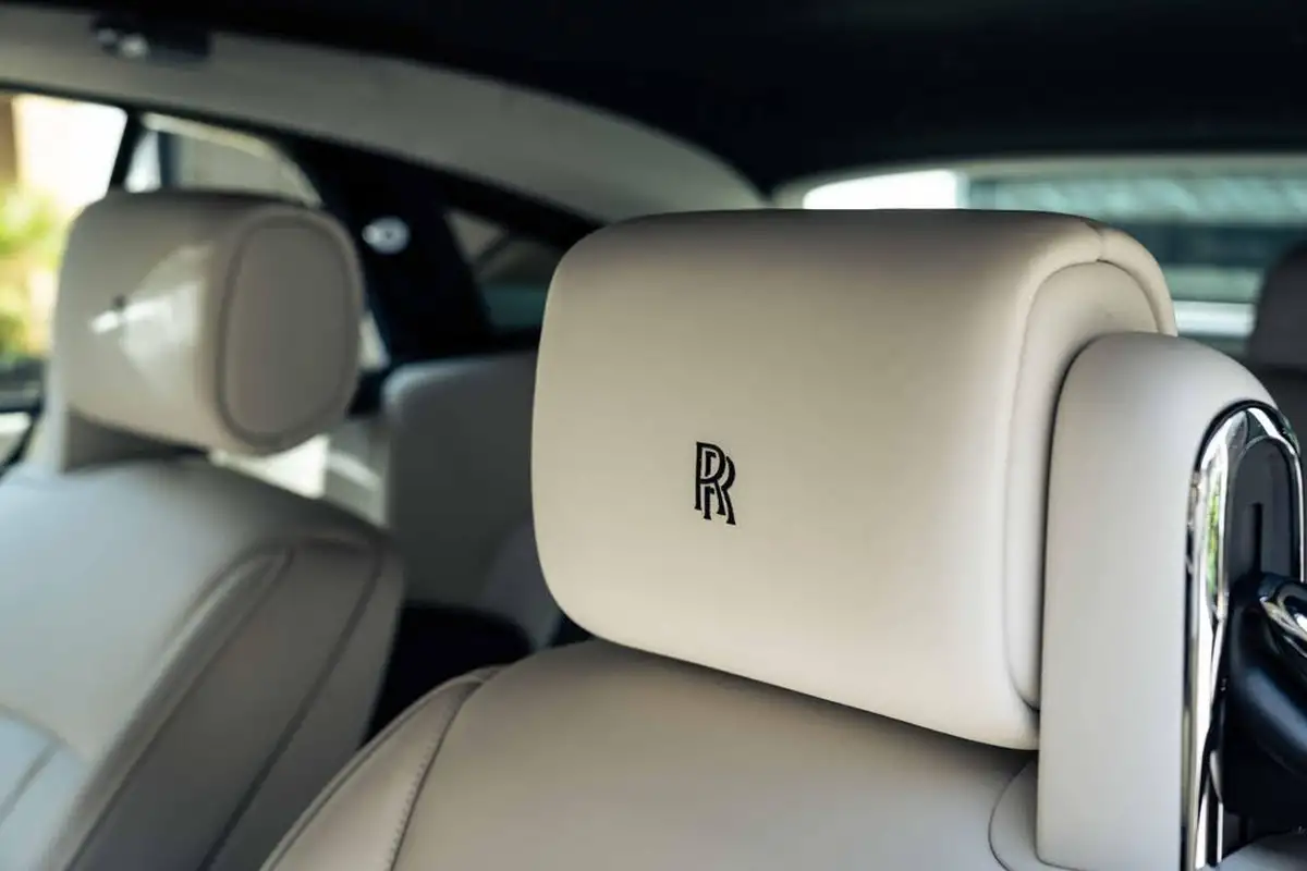 2016-rolls-royce-phantom-big-21