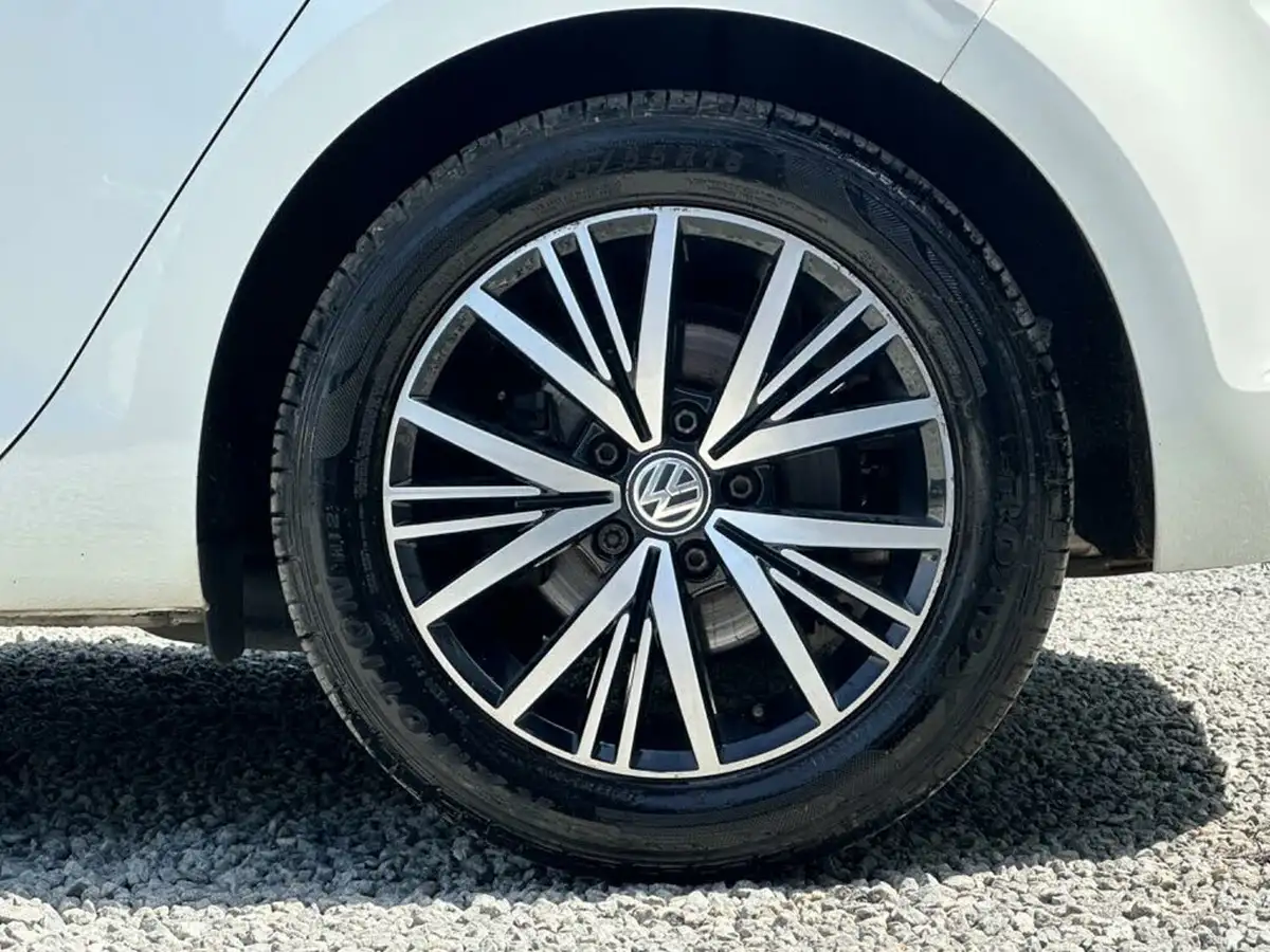 2019-volkswagen-golf-15-tsi-se-nav-130ps-ss-hatchback-5d-big-30
