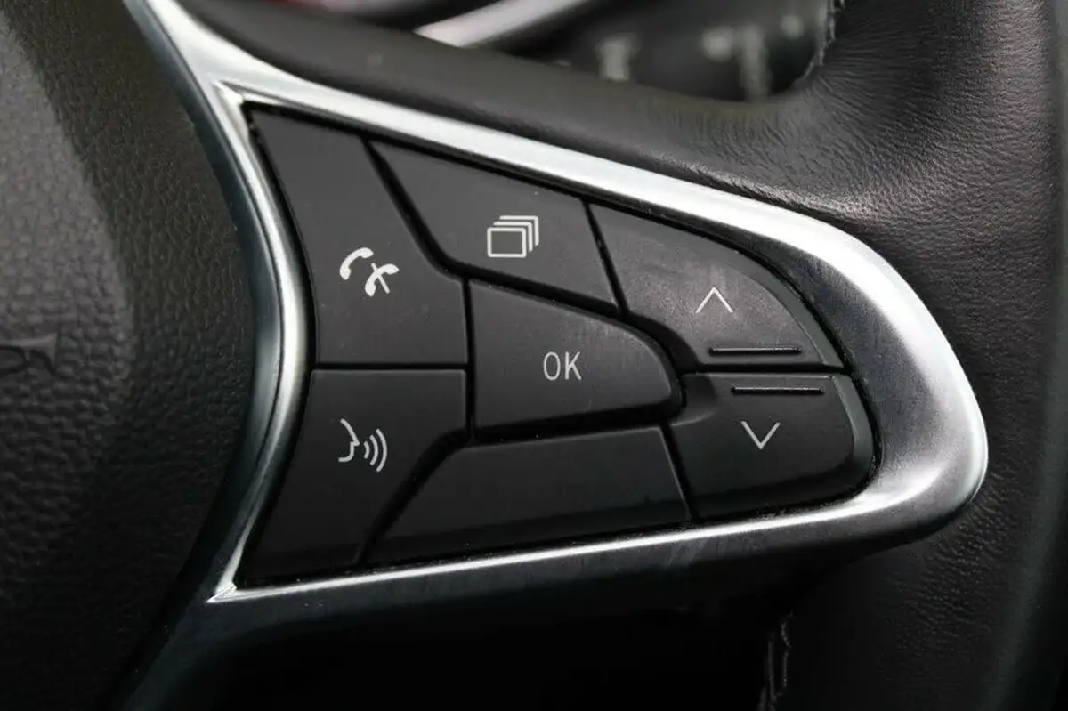 2020-renault-clio-10-sce-iconic-75bhp-big-18