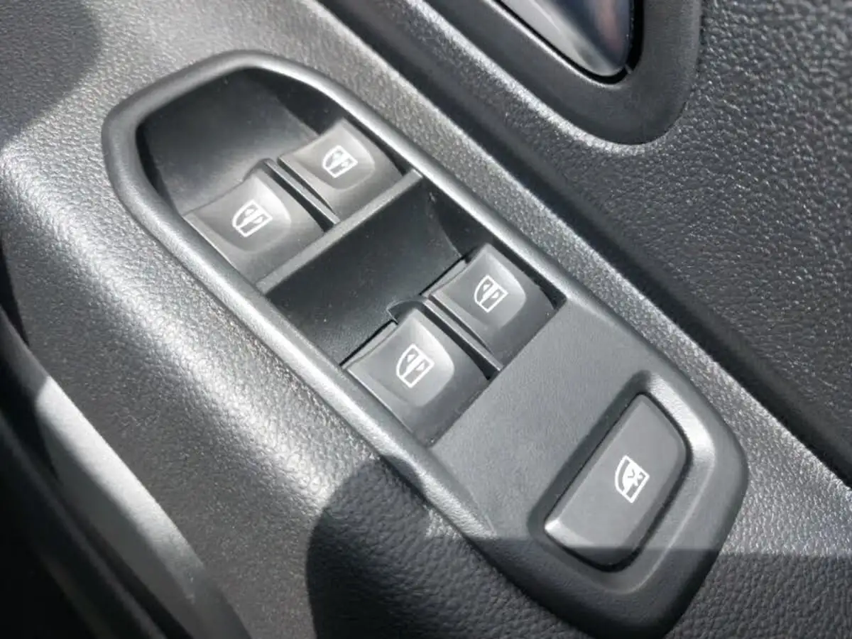 2021-dacia-duster-13-tce-comfort-130hpeu6d-4x2-window-van-1333cc-big-15