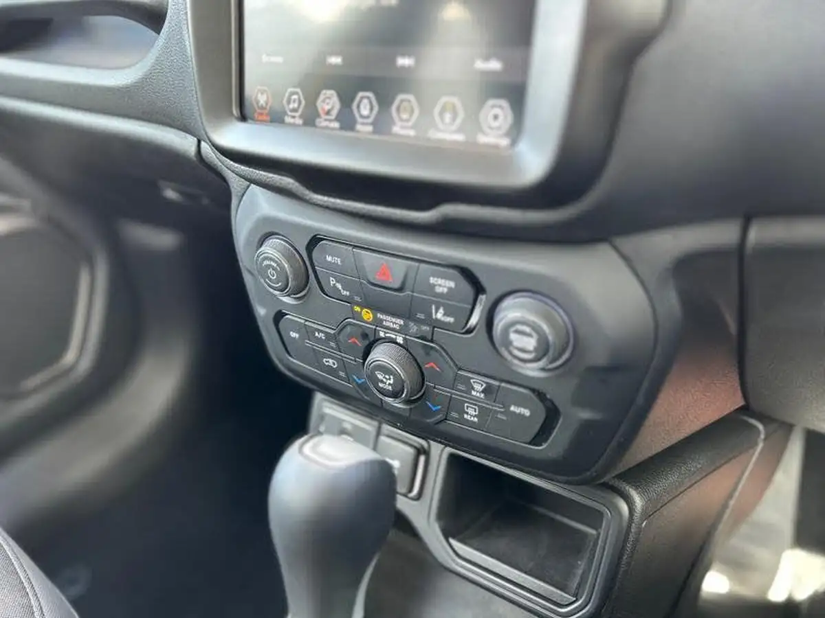 2023-jeep-renegade-15-limited-big-5